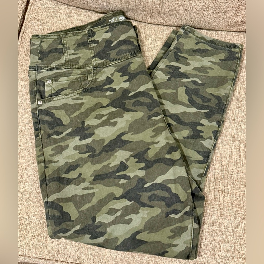 No Boundaries High Rise Camo Jeans
